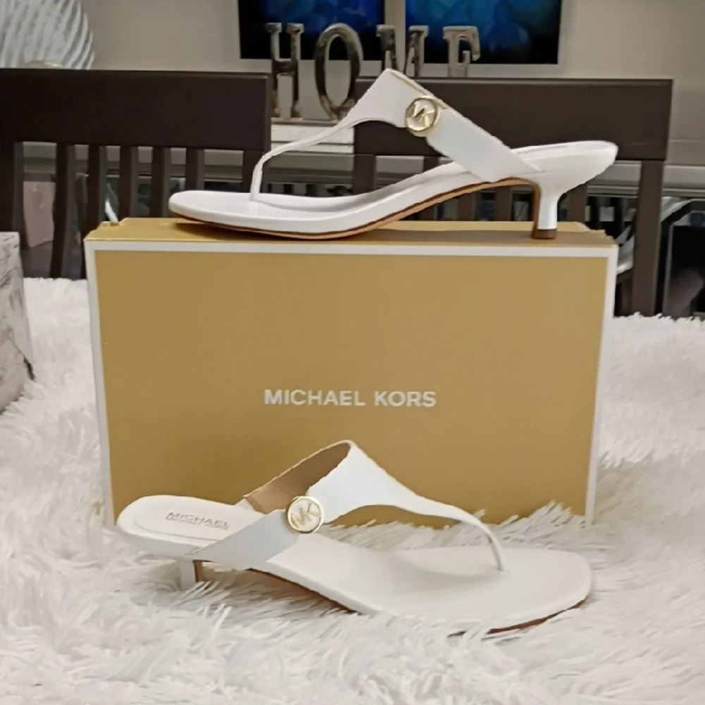 New Michael Michael Kors Lucinda White Kitten Heel Sandals with Gold MK Logo 8.5 - Picture 1 of 13